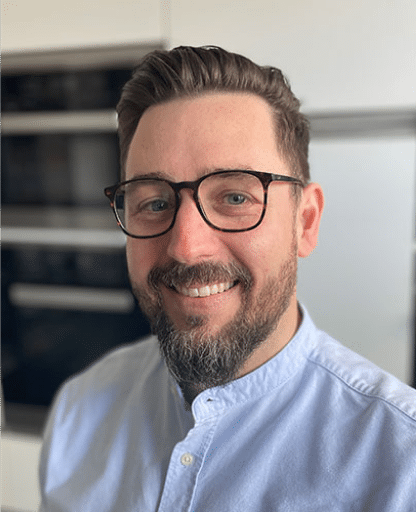 Portrait von Maximilian Schriek dem Inhaber von Wolter Wohnideen